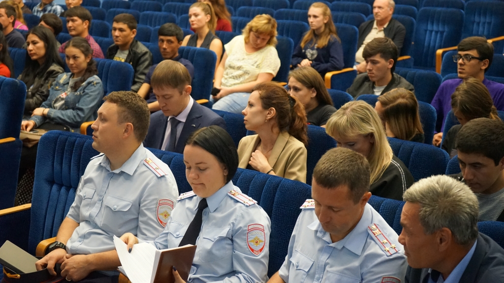 Встреча иностранных студентов с представителями УФМС РФ по Саратовской области Фото 2