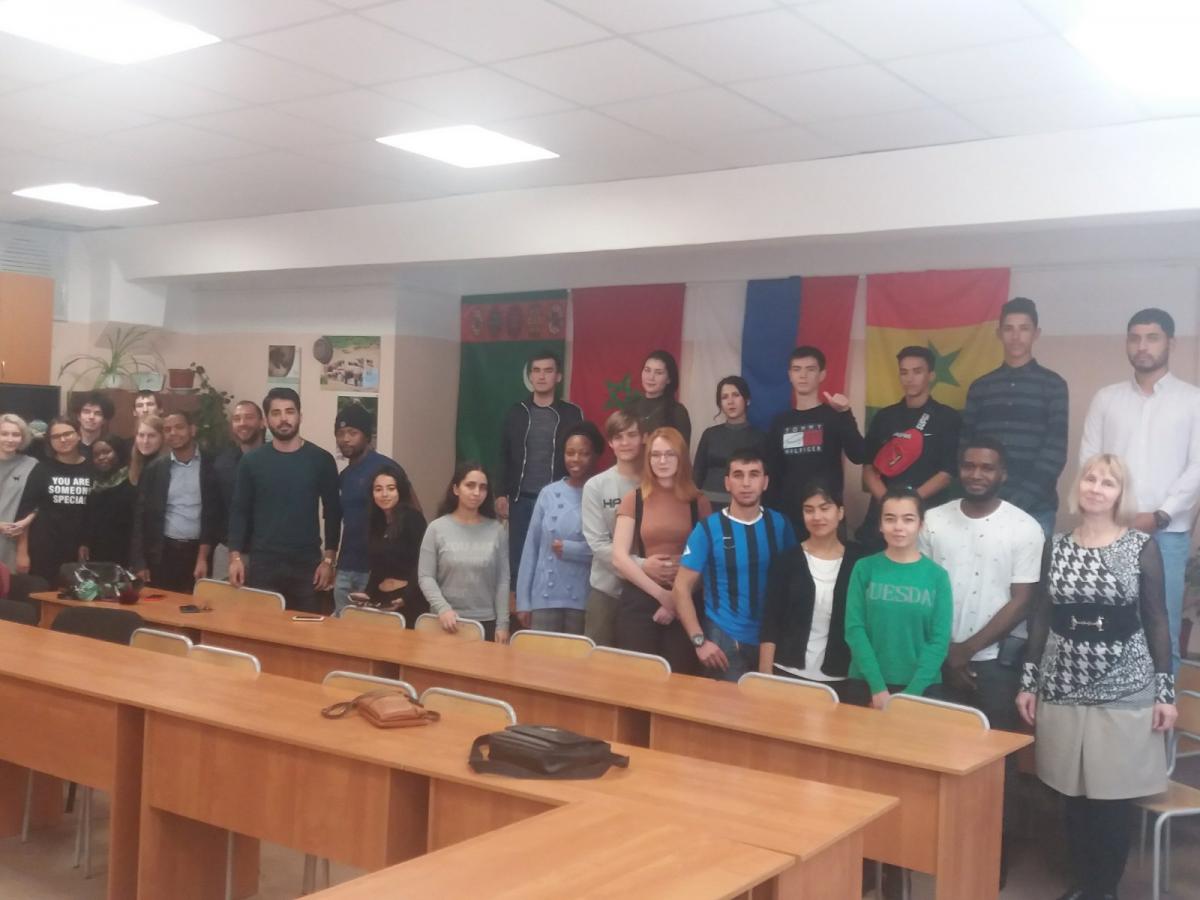 Старший преподаватель кафедры "Иностранные языки и культура речи" Садовникова Е.В. приняла участие в подготовке и проведении билингвального мероприятия в "Интерклубе" "Наш свободный мир", посвященного Всемирному Дню толерантности Фото 4 Старший преподаватель кафедры "Иностранные языки и культура речи" Садовникова Е.В. приняла участие в подготовке и проведении билингвального мероприятия в "Интерклубе" "Наш свободный мир", посвященного Всемирному Дню толерантности Фото 4