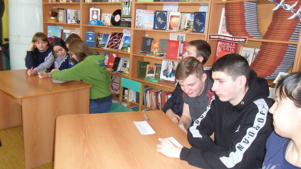 Пугачевским студентам рассказали об основах избирательного права Фото 4