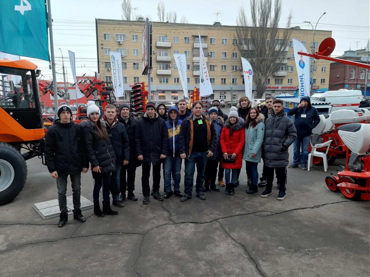 Экскурсия преподавателей кафедры "ТО АПК" и студентов факультета ФИиП на Саратов-Агро 2020 Фото 8 Экскурсия преподавателей кафедры "ТО АПК" и студентов факультета ФИиП на Саратов-Агро 2020 Фото 8