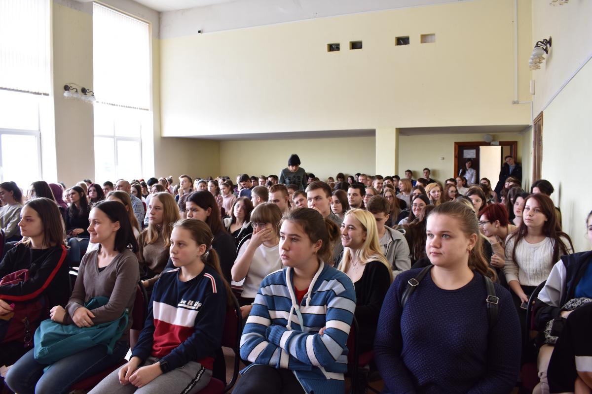 Встреча обучающихся с начальником отделения по пропаганде безопасности дорожного движения ГИБДД Управления МВД России по городу Саратову Фото 2