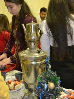 Иностранным студентам рассказали о традициях чаепития в России и других странах