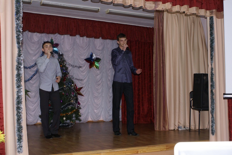 26 декабря 2013 года в 13.00, в актовом зале БФ СГАУ состоялся праздничный концерт посвященный встречи нового 2014 года Фото 6