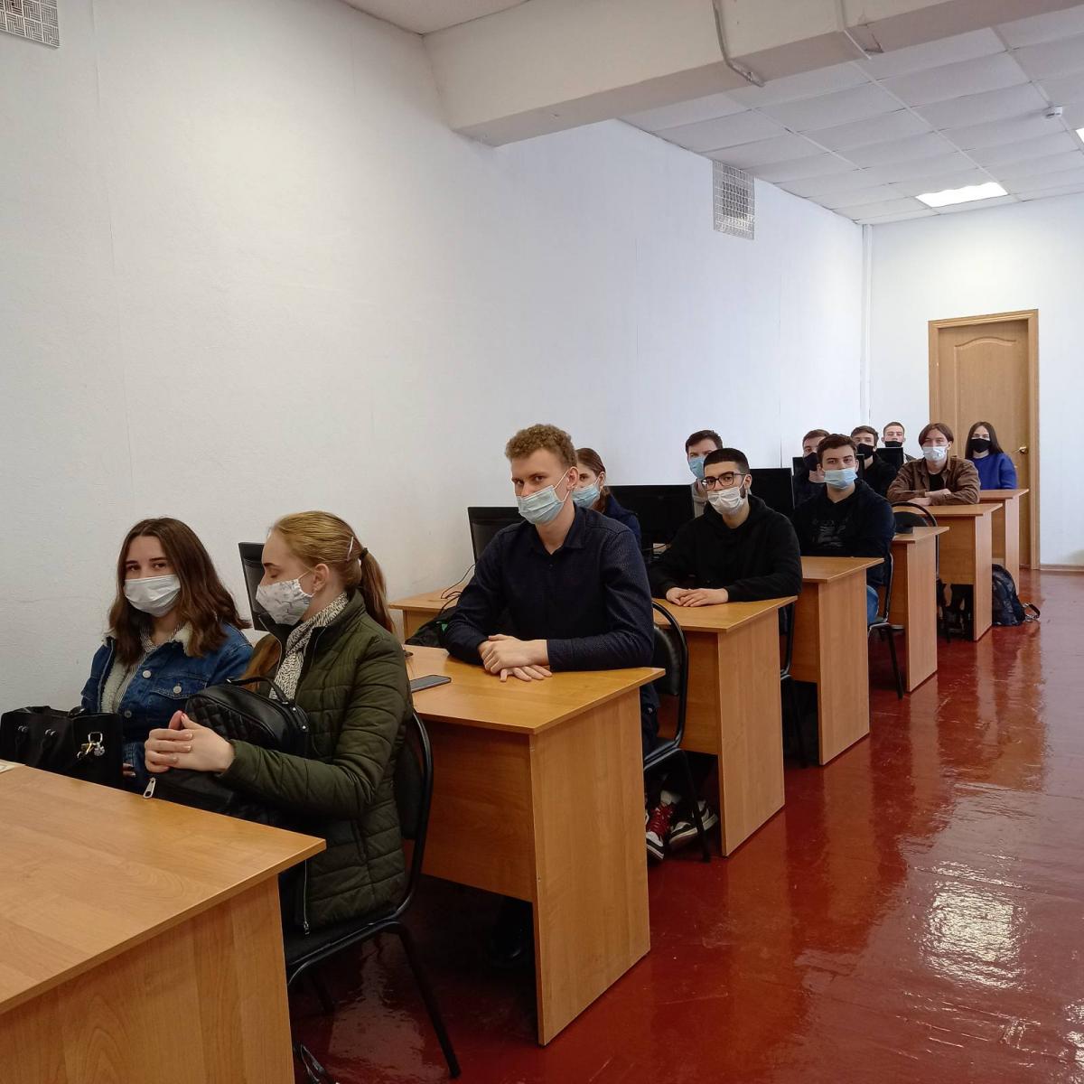 60-летию полетов в космос посвящено мероприятие "Юрий Гагарин на земле Саратовской" на русском и английском языках Фото 7 60-летию полетов в космос посвящено мероприятие "Юрий Гагарин на земле Саратовской" на русском и английском языках Фото 7