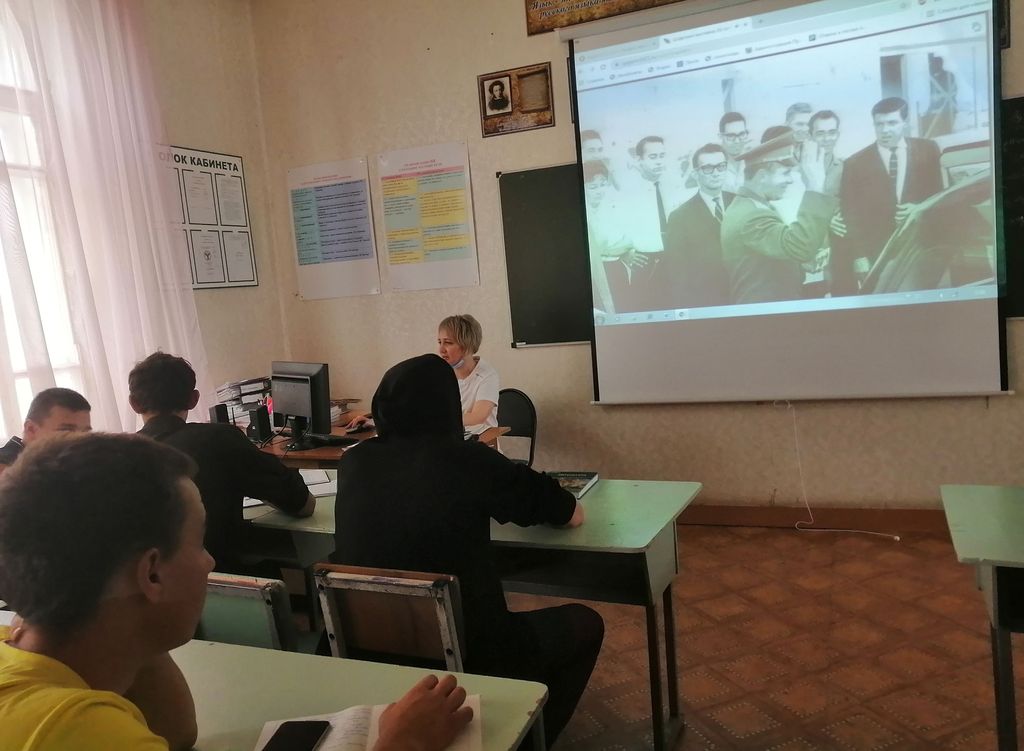 Обучающиеся Пугачевского филиала посетили виртуальную выставку «Первый: Гагарин и Куба» Фото 1