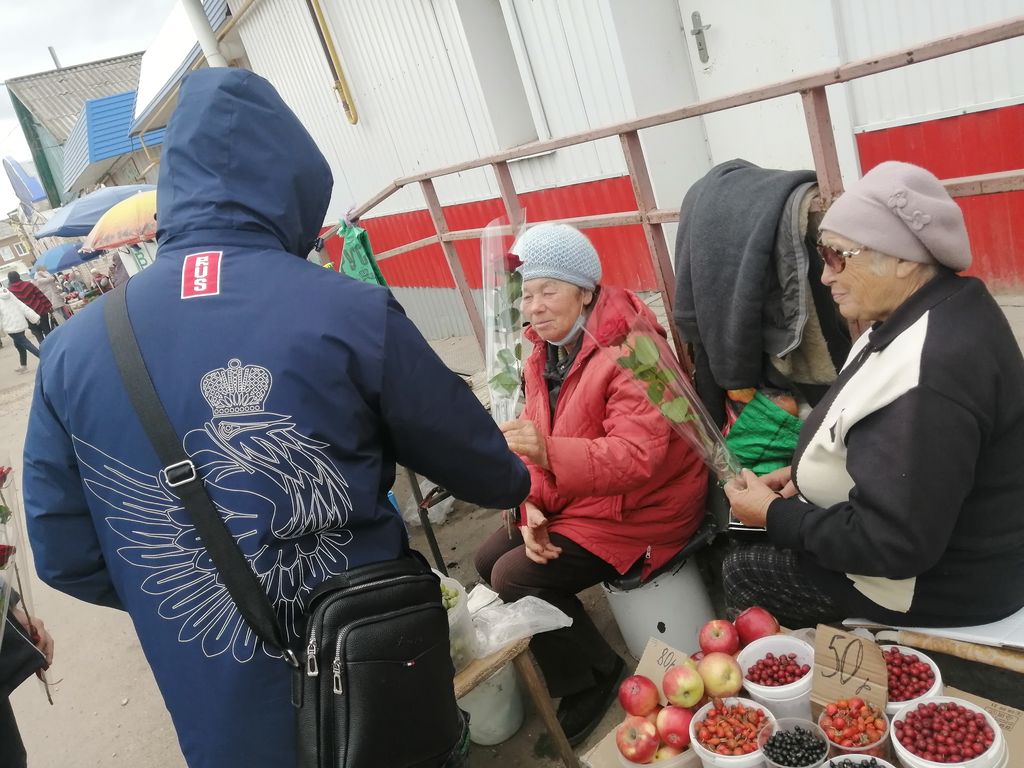 Акция  «Подари цветок пожилому человеку» Фото 3