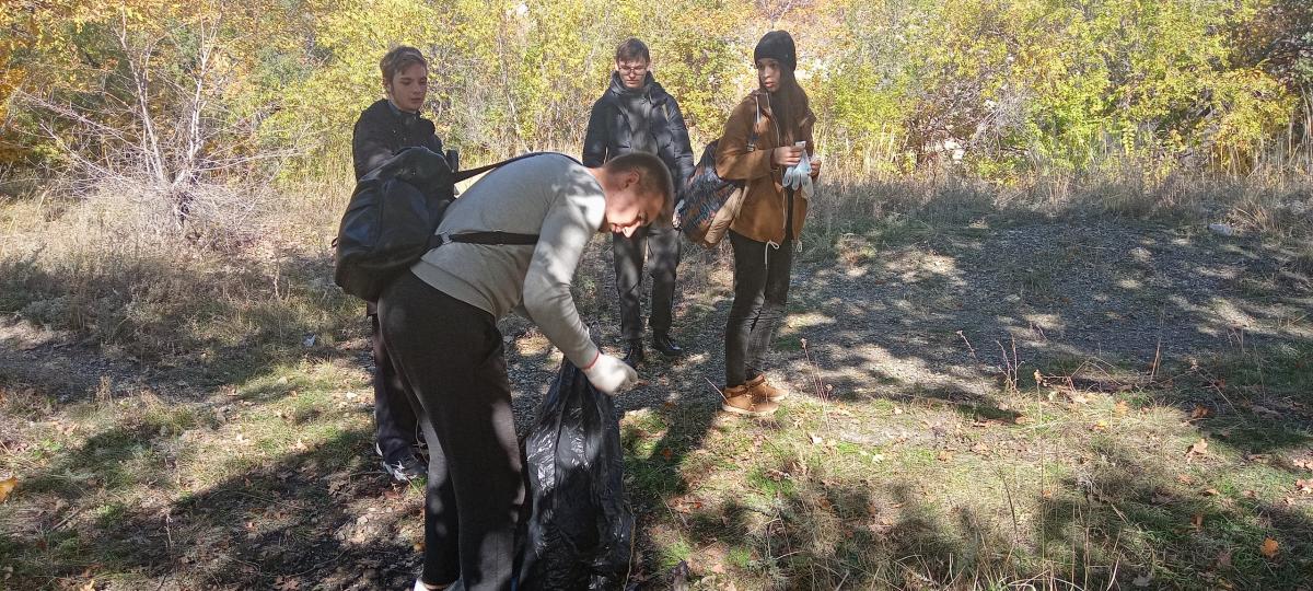 Активисты профкома провели субботник на Кумысной поляне Фото 4