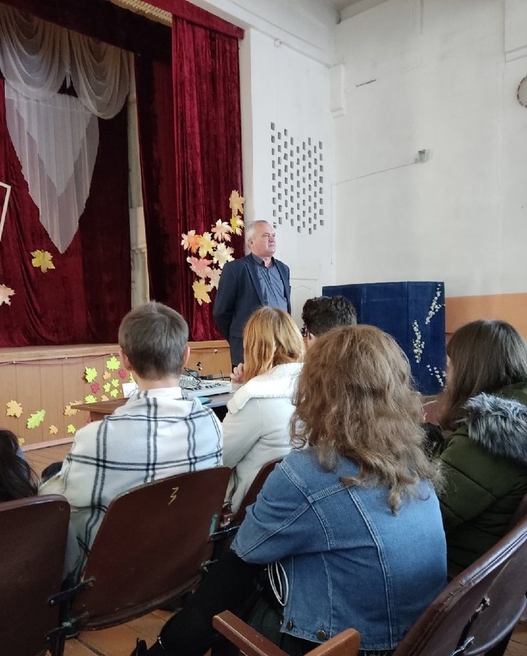 Студенты Краснокутского филиала СГАУ встретились с представителем военного комиссариата Фото 1