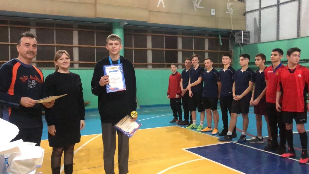 Команда Краснокутского филиала СГАУ  заняла III место по мини-футболу Фото 4