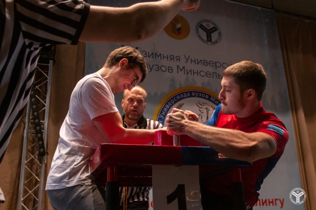 Чемпионат по армрестлингу в СГАУ: личные и командные итоги Фото 4