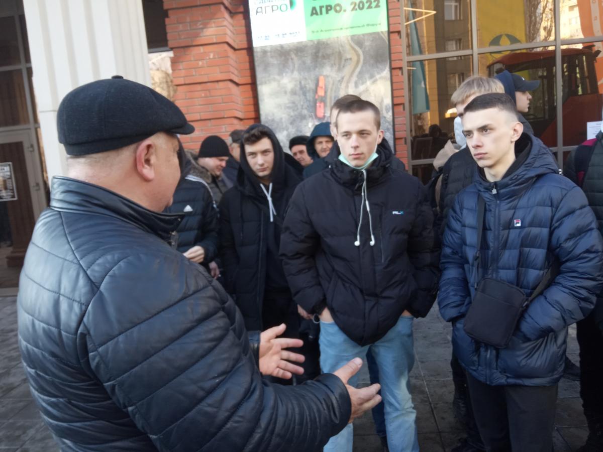 Обучающиеся колледжа посетили 5-й Агропромышленный Форум «САРАТОВ-АГРО 2022» Фото 3