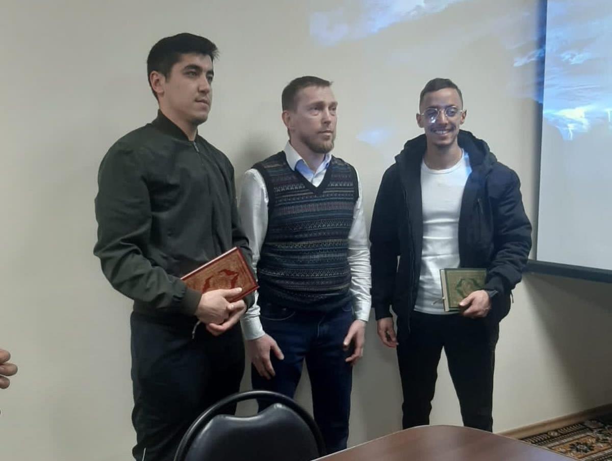 Слушатели подготовительного отделения ИМС в Исламском культурном центре Фото 4