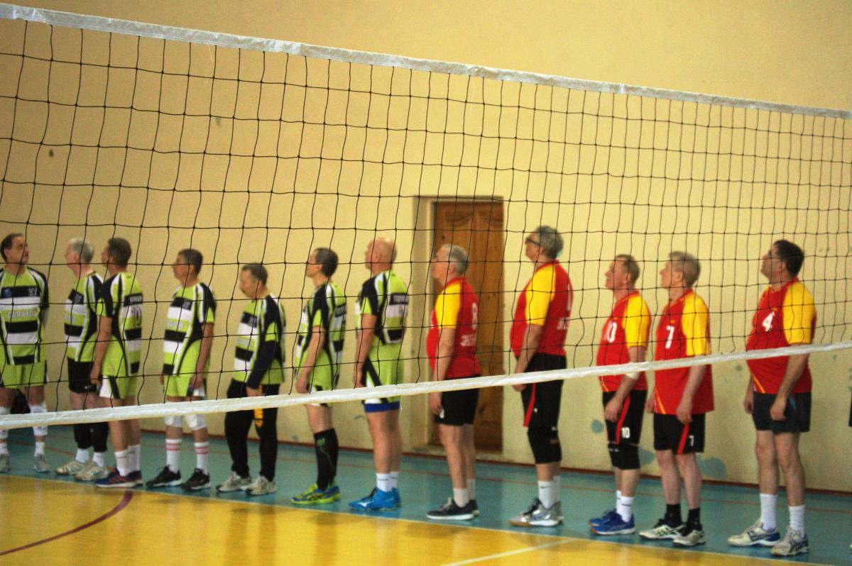 В СГАУ прошел турнир по волейболу среди ветеранов Фото 2
