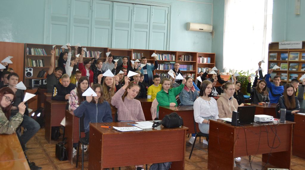 ЕДИНЫЙ УРОК  ПАМЯТИ О ГЕНОЦИДЕ СОВЕТСКОГО НАРОДА НАЦИСТАМИ И ИХ ПОСОБНИКАМИ В ГОДЫ ВЕЛИКОЙ ОТЕЧЕСТВЕННОЙ ВОЙНЫ 1941-1945 ГОДОВ Фото 6