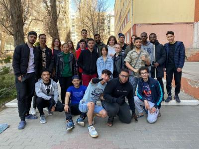 Иностранные студенты и слушатели ИМС приняли участие в субботнике