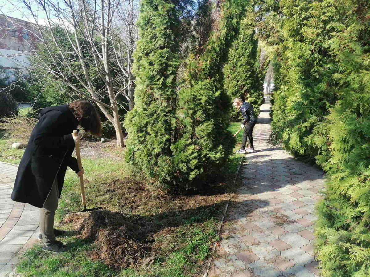 Участие сотрудников кафедры «Болезни животных и ВСЭ» в общегородском субботнике. Фото 1