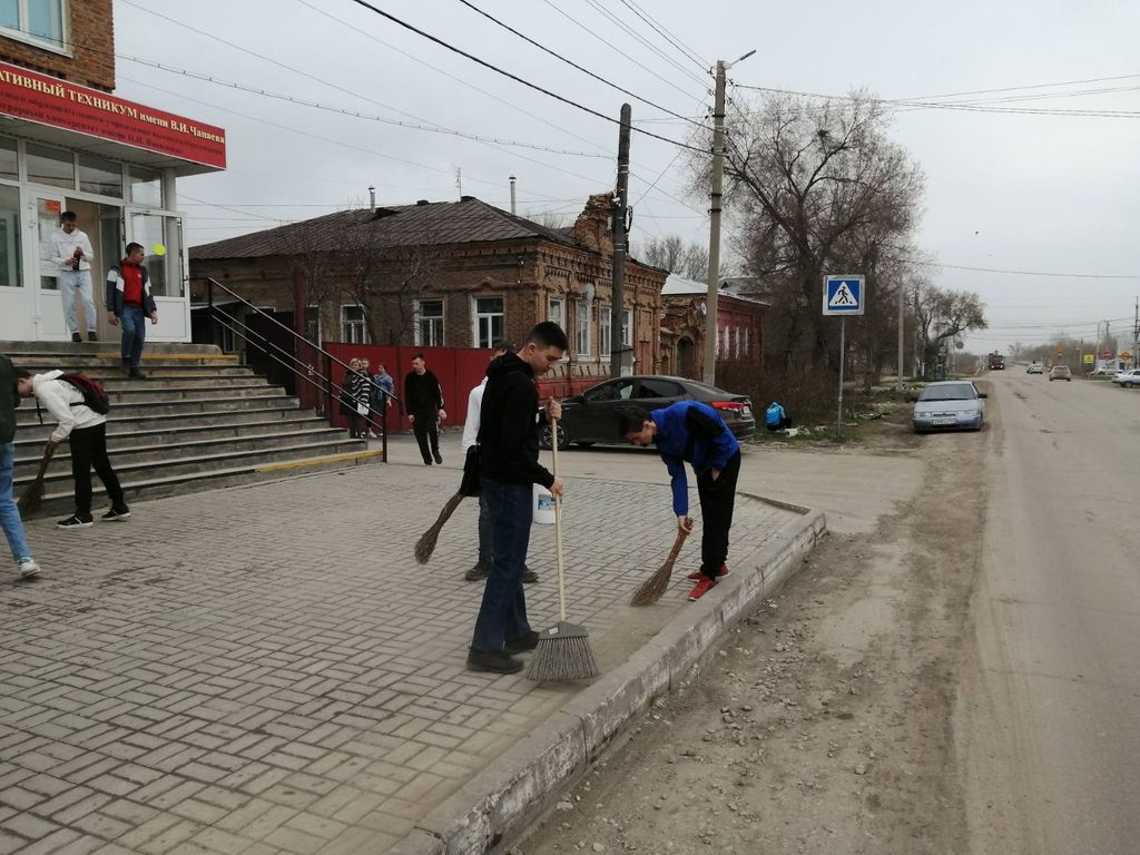 Традиционный весенний субботник в Пугачевском филиале Фото 2