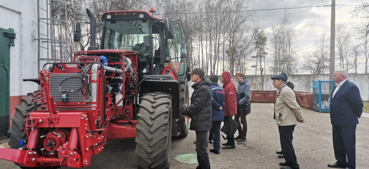 В рамках договора о сотрудничестве преподаватели кафедры посетили ОАО "Минский тракторный завод" Фото 1