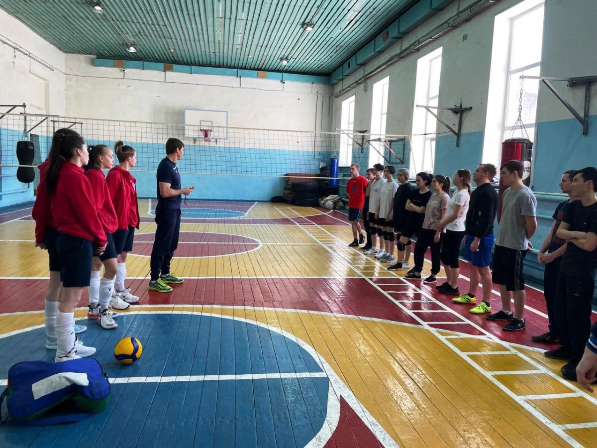Представители СГАУ провели мастер-класс по волейболу Фото 1