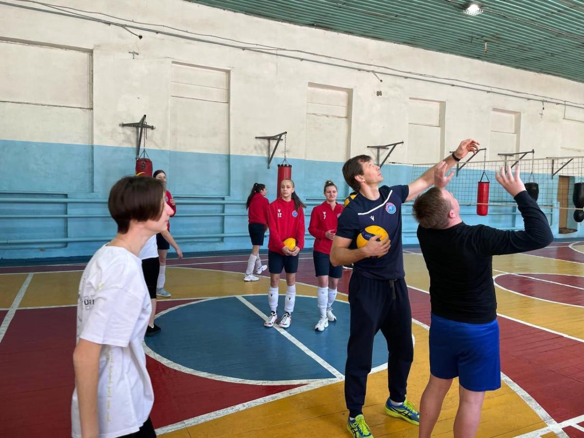 Представители СГАУ провели мастер-класс по волейболу Фото 3