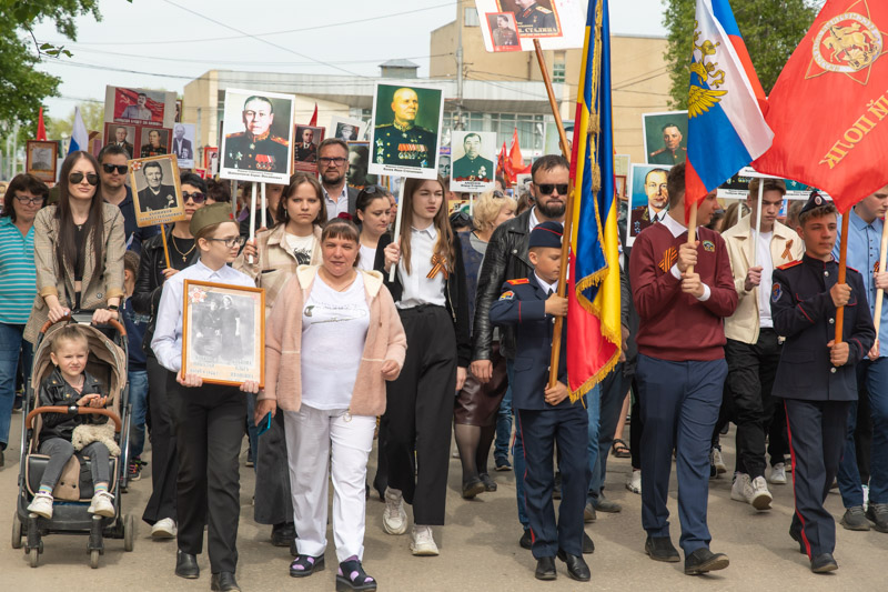 Студенты и преподаватели Марксовского техникума приняли участие в шествии «Бессмертного полка» Фото 1