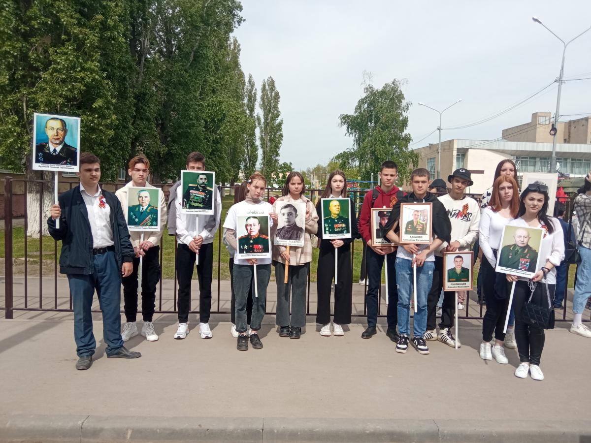Студенты и преподаватели Марксовского техникума приняли участие в шествии «Бессмертного полка» Фото 4