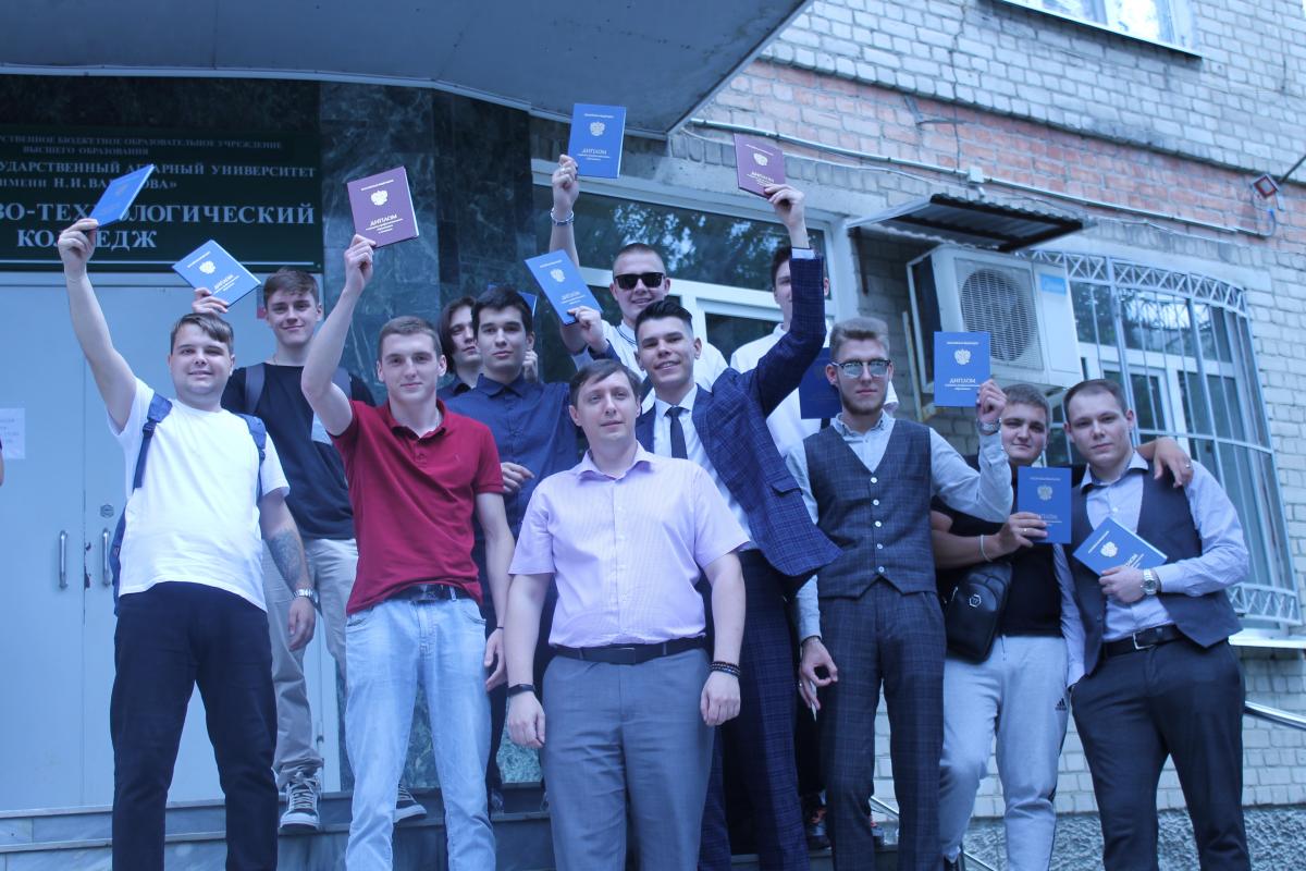 Выпускникам ФТК СГАУ торжественно вручили дипломы Фото 11