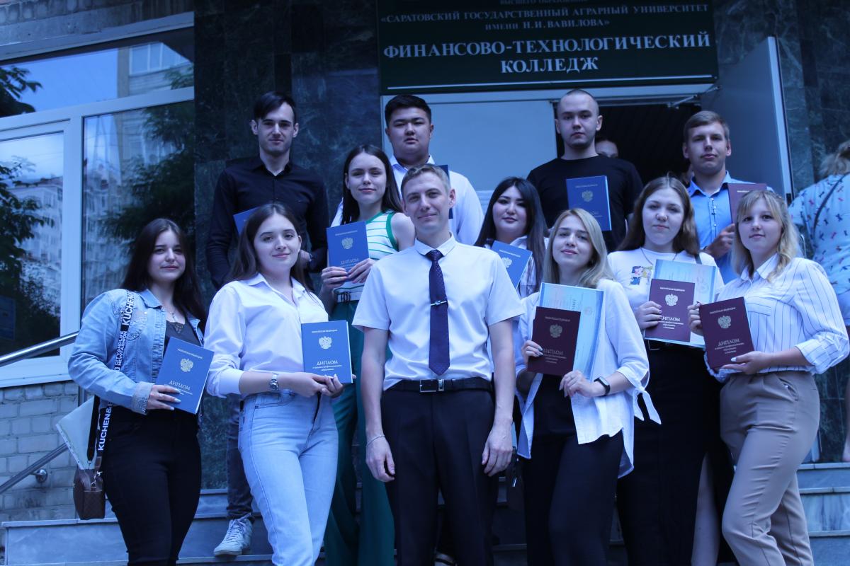Выпускникам ФТК СГАУ торжественно вручили дипломы Фото 6