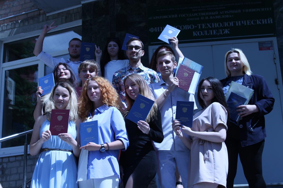 Выпускникам ФТК СГАУ торжественно вручили дипломы Фото 8