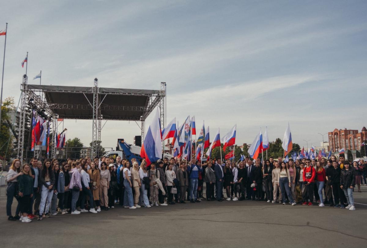 Митинг-концерт «Своих не бросаем» Фото 1