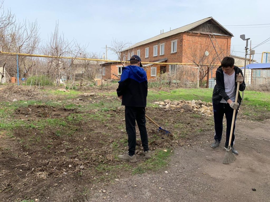 Субботник в Пугачевском филиале Фото 5