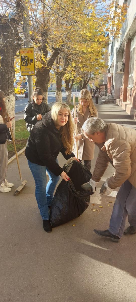 Преподаватели кафедры на субботнике Фото 2