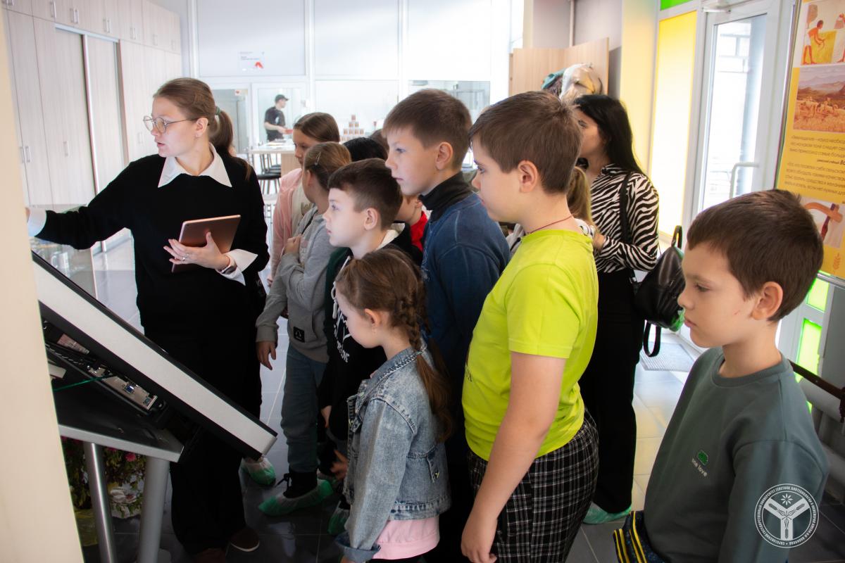 Школьники посетили музей университета «Саратовский калач» Фото 4