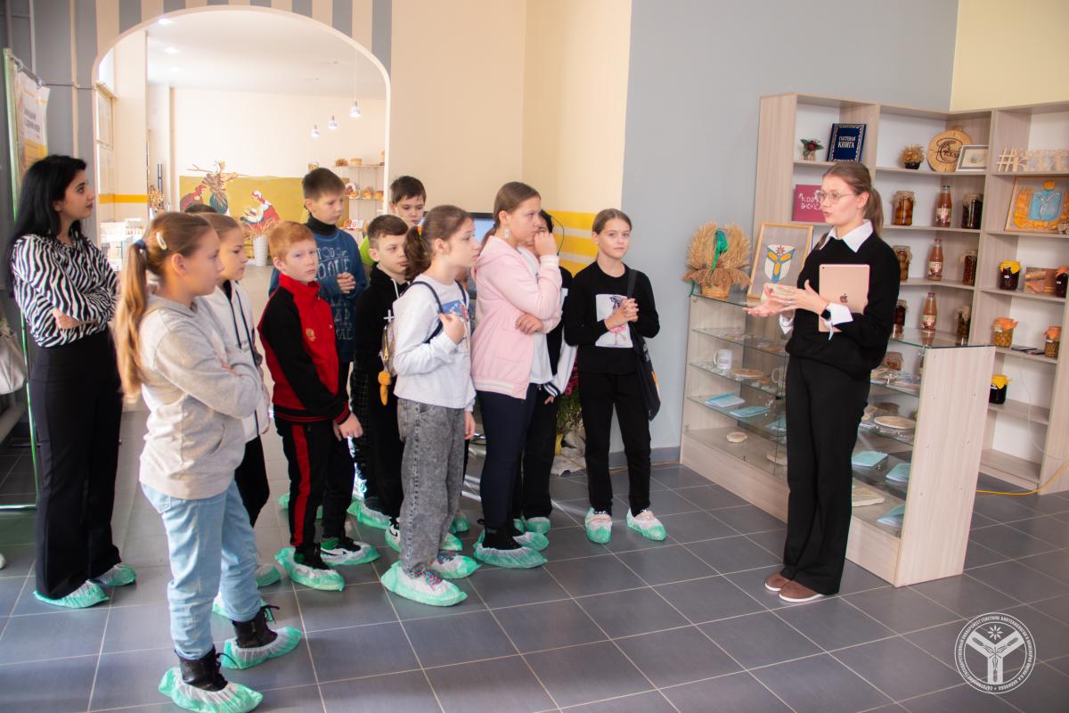 Школьники посетили музей университета «Саратовский калач» Фото 5