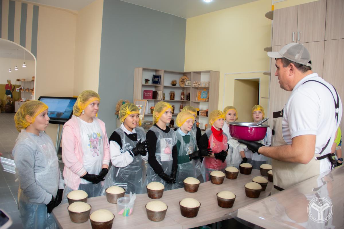 Школьники посетили музей университета «Саратовский калач» Фото 6