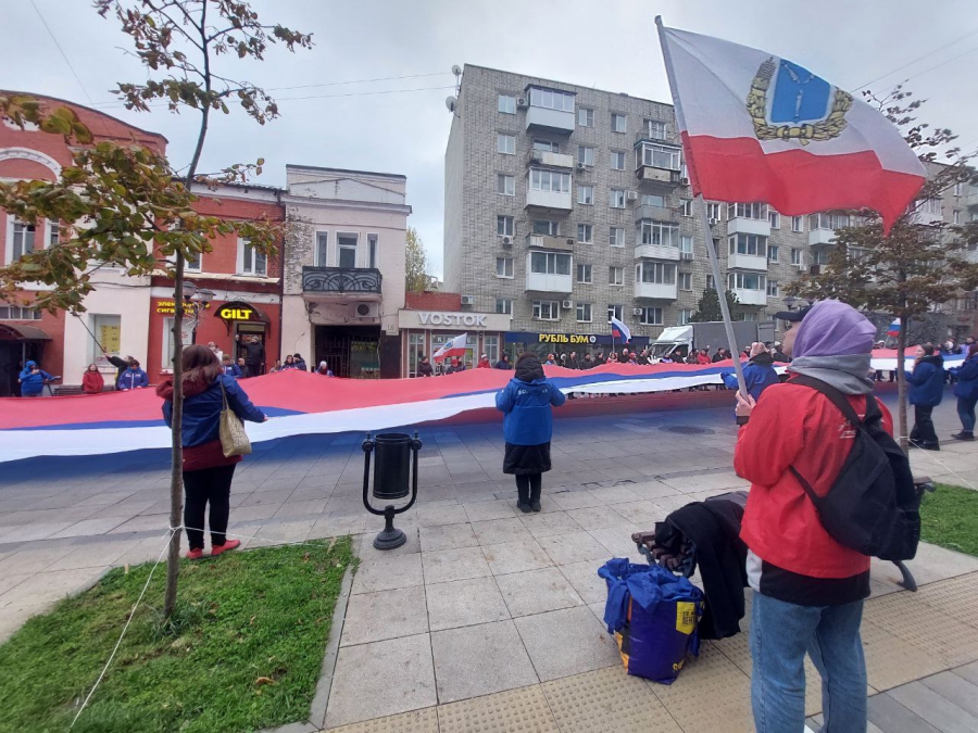 Студенты ФИиП приняли участие в городском флешмобе в честь праздника "День народного единства" Фото 2