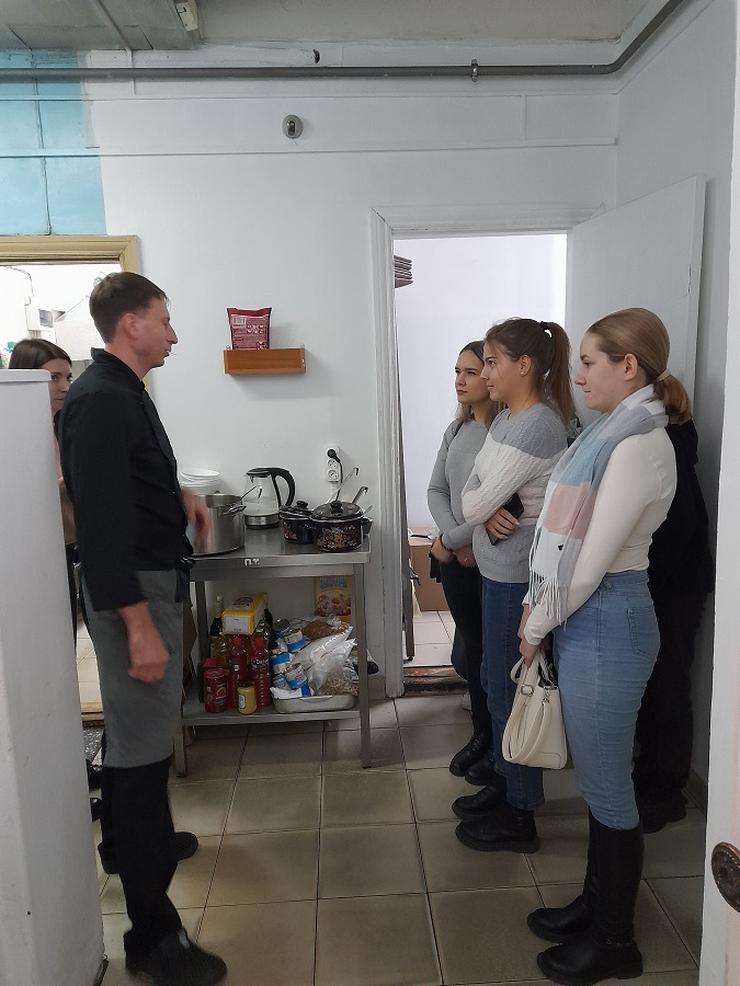 Студенты финансово-технологического колледжа специальности Поварское и кондитерское дело на экскурсии в ресторане Le Noir (Ле Нуар) Фото 4 Студенты финансово-технологического колледжа специальности Поварское и кондитерское дело на экскурсии в ресторане Le Noir (Ле Нуар) Фото 4