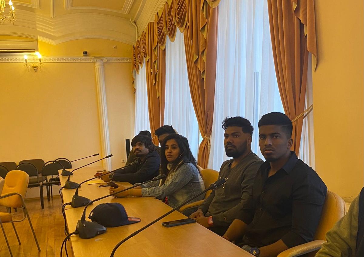 ИМС провел билингвальную встречу на подготовительном отделении Фото 9