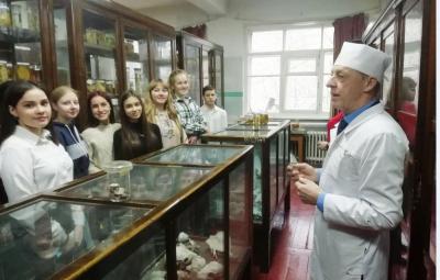 Школьники Пугачева посетили с экскурсией Вавиловский университет