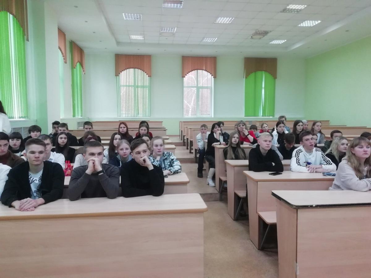 Школьники Пугачева посетили с экскурсией Вавиловский университет Фото 3