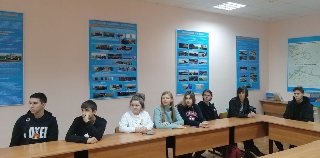 В Пугачевском филиале прошел урок патриотического воспитания Фото 1