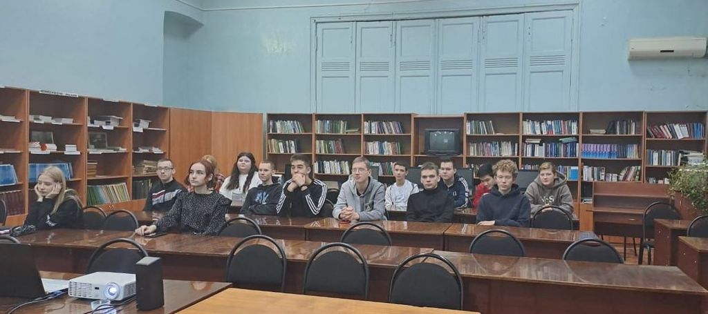В Пугачевском филиале прошел урок патриотического воспитания Фото 7