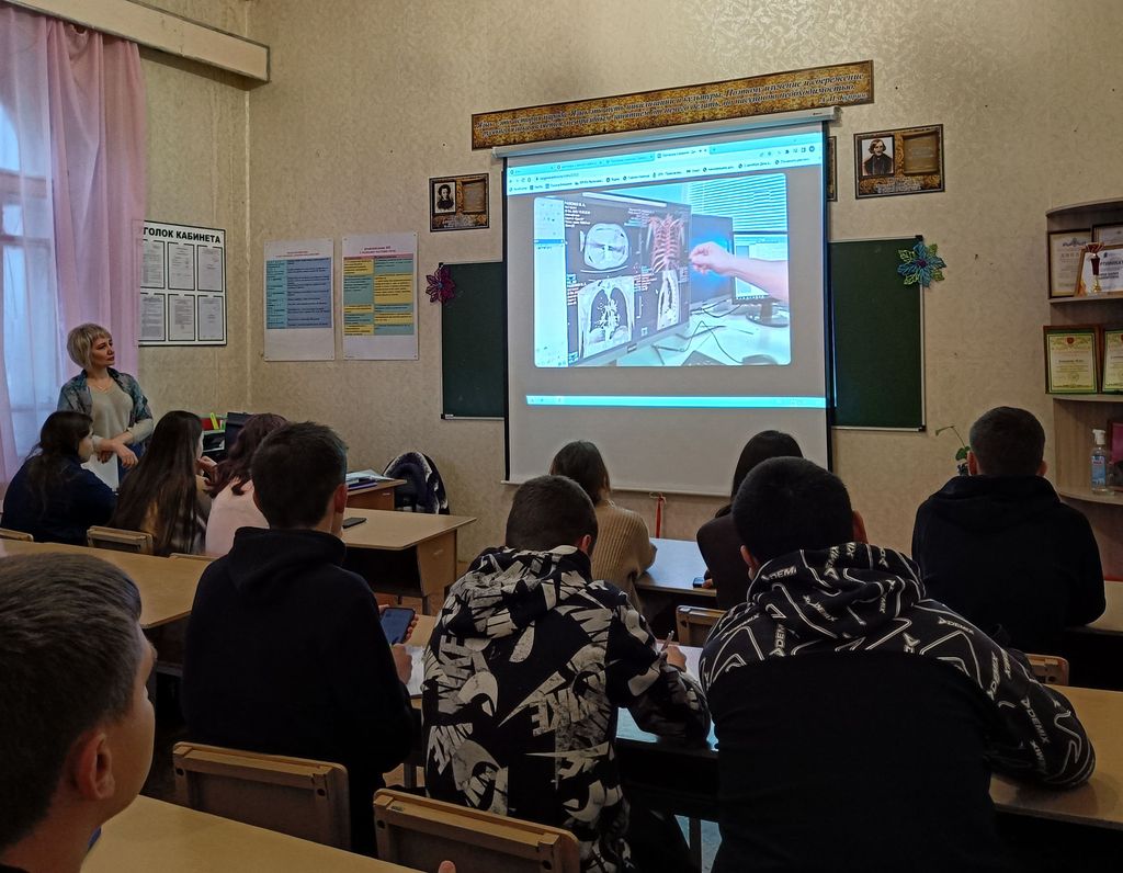 В Пугачевском филиале прошел урок патриотического воспитания Фото 9