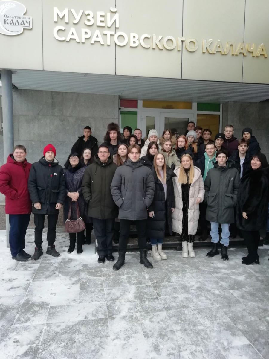 Школьники Пугачевского района посетили с экскурсией университет Фото 4