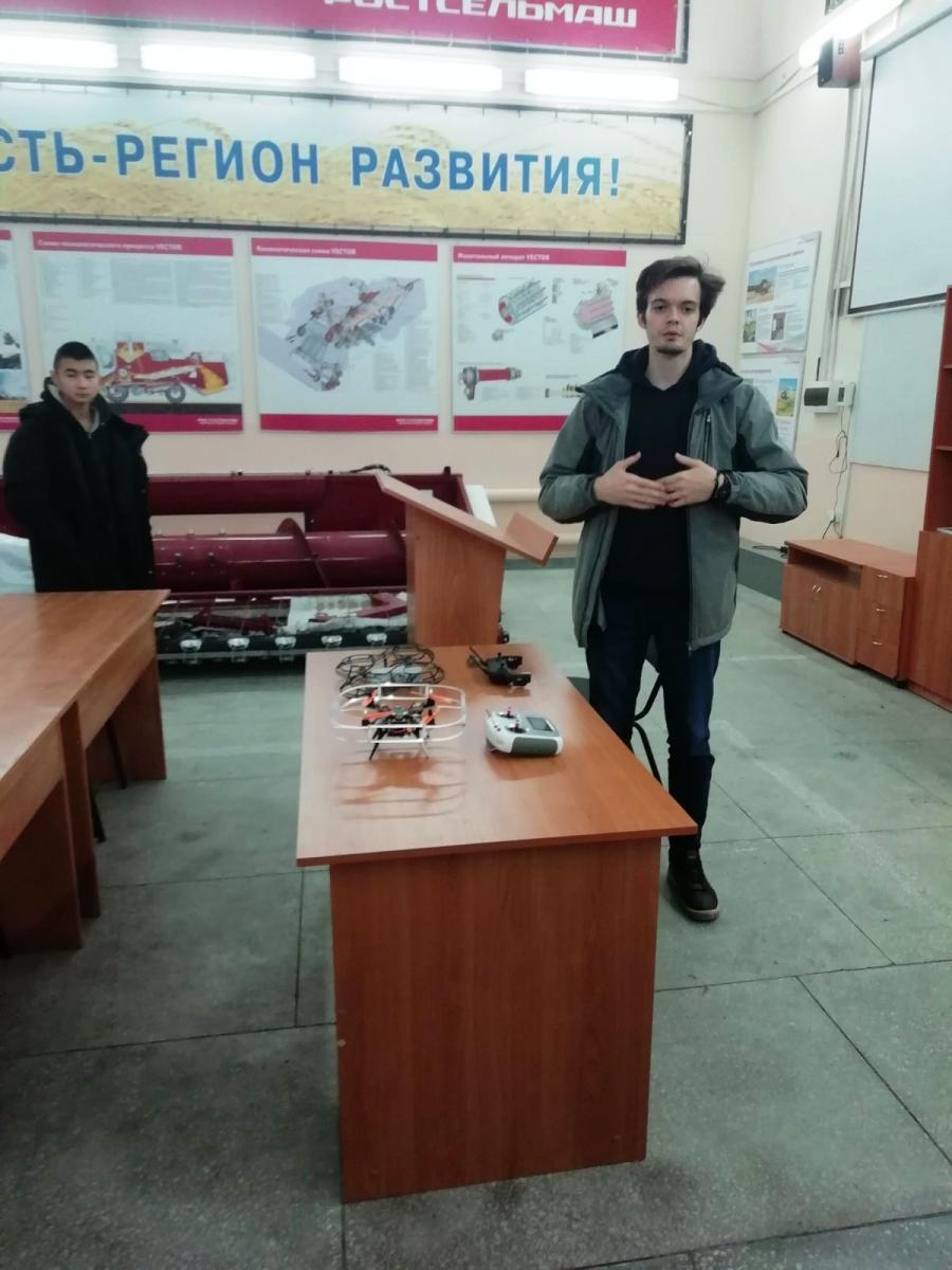 Школьники Пугачевского района посетили с экскурсией университет Фото 6