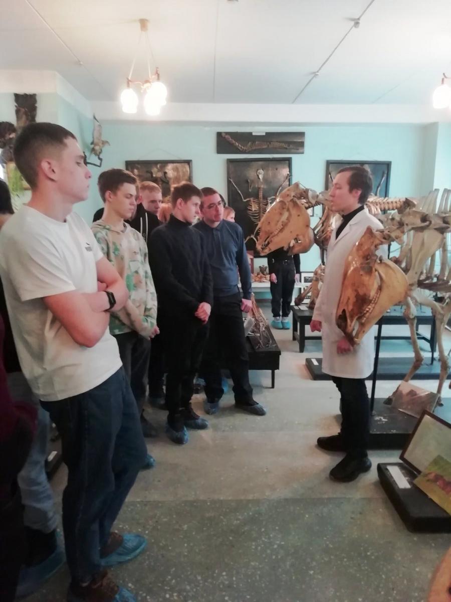Школьники Пугачевского района посетили с экскурсией университет Фото 9