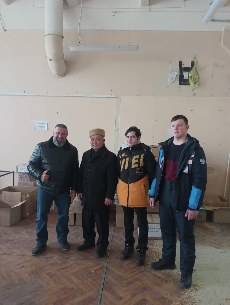 Волонтеры Марксовского филиала посетили региональный цент в г. Саратове по сбору гуманитарной помощи Фото 1