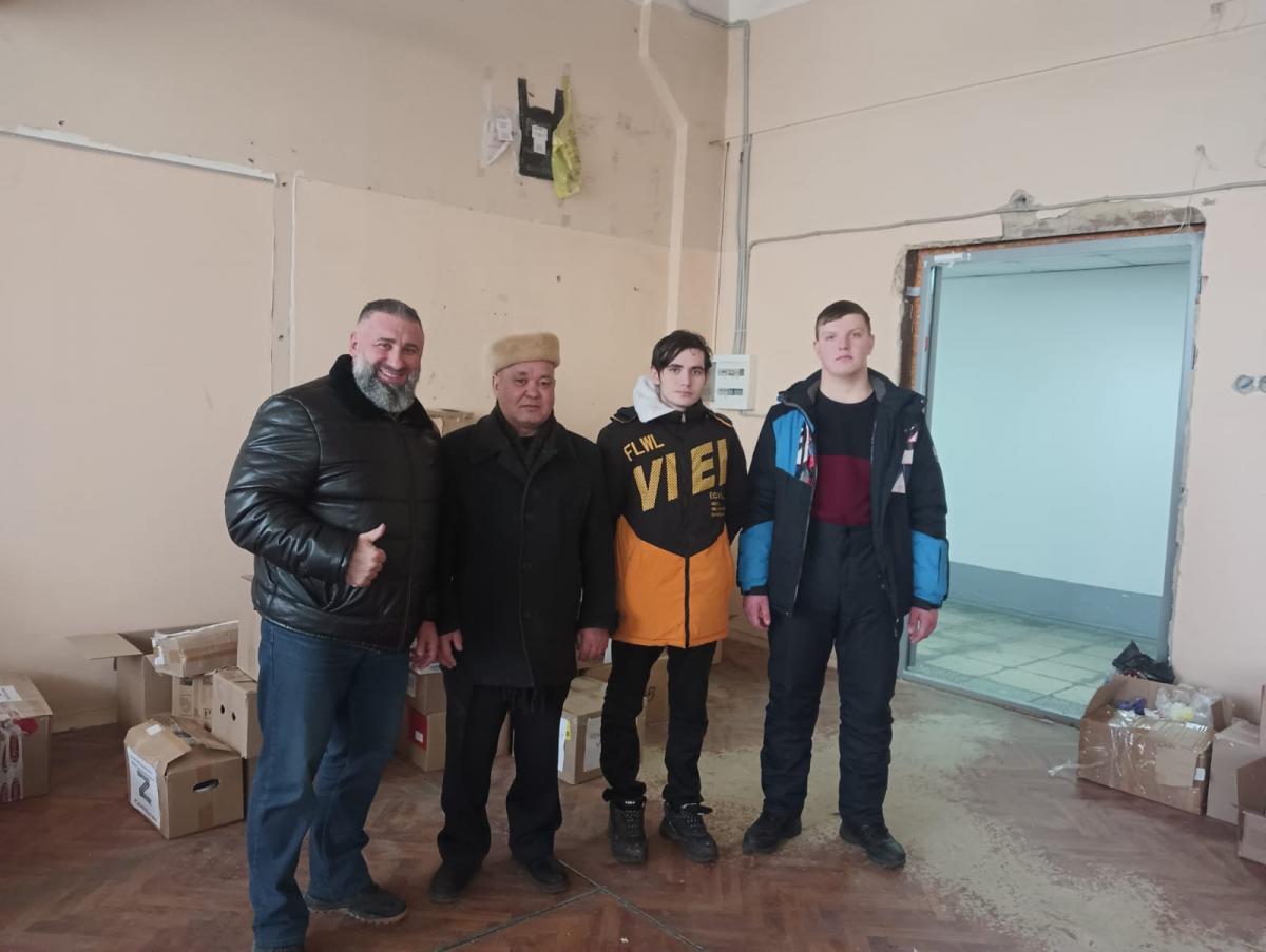 Волонтеры Марксовского филиала посетили региональный цент в г. Саратове по сбору гуманитарной помощи Фото 3