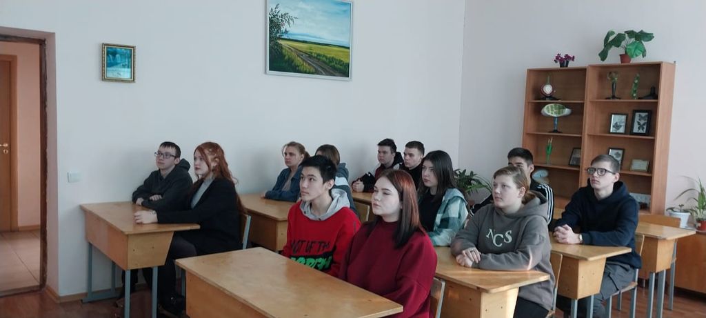В Пугачевском филиале университета прошел урок мужества Фото 5