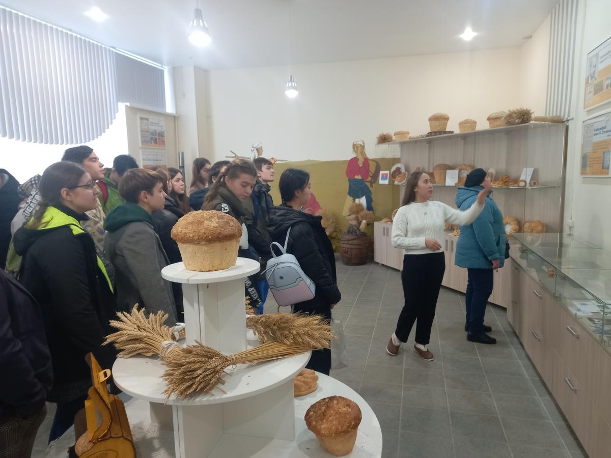 Посещение музея "Саратовский калач" кураторской группой Фото 1